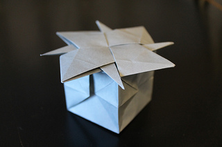 Inscrutable Cube / oschene